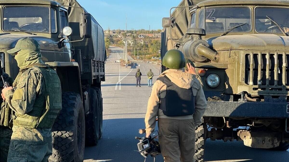    Представители российской стороны во время обмена пленными© РИА Новости / Пресс-служба Аппарата уполномоченного по правам человека РФ