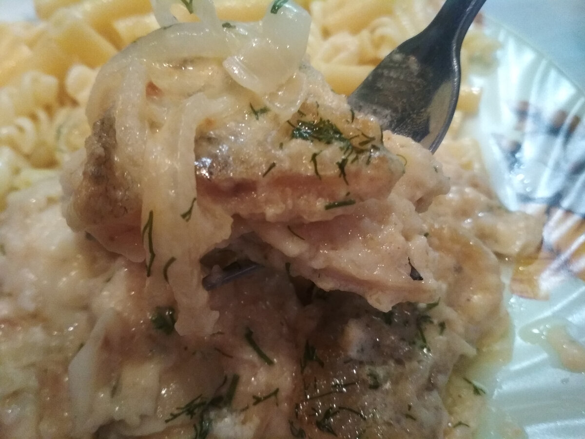 Фото автора. Минтай в сырном соусе.