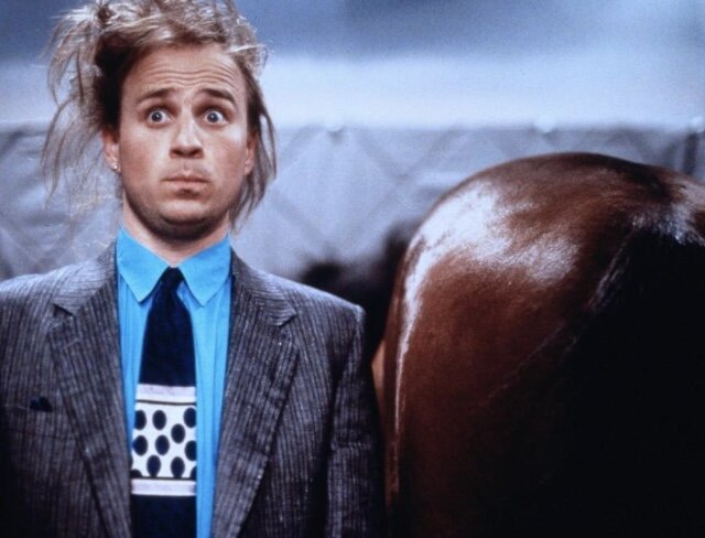 Кадр из фильма Hot to Trot (1988)