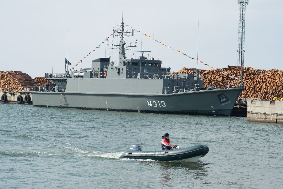 На картинке - треть военно-морских сил Эстонии, готовых решить все вопросы в Черном море