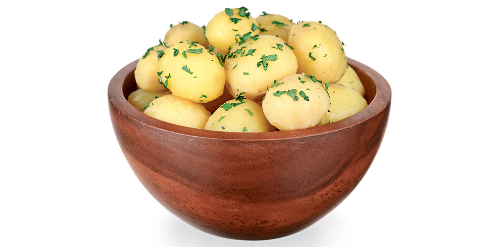 Отварной картофель с укропом за короткое время стал классикой русской кухни. Он может подаваться как гарнир или «соло» 