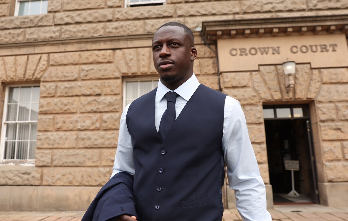    Защитник "Манчестер Сити" Бенджамин Менди  EPA-EFE/PAUL CURRIE