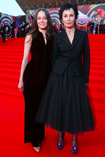     Ирина Апексимова с дочерью Дарьей Авратинской Геннадий Авраменко