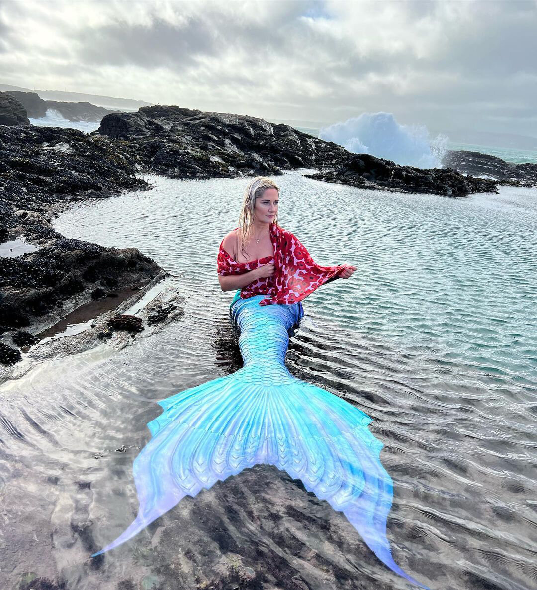 Настоящие русали живых в море без фотошопа