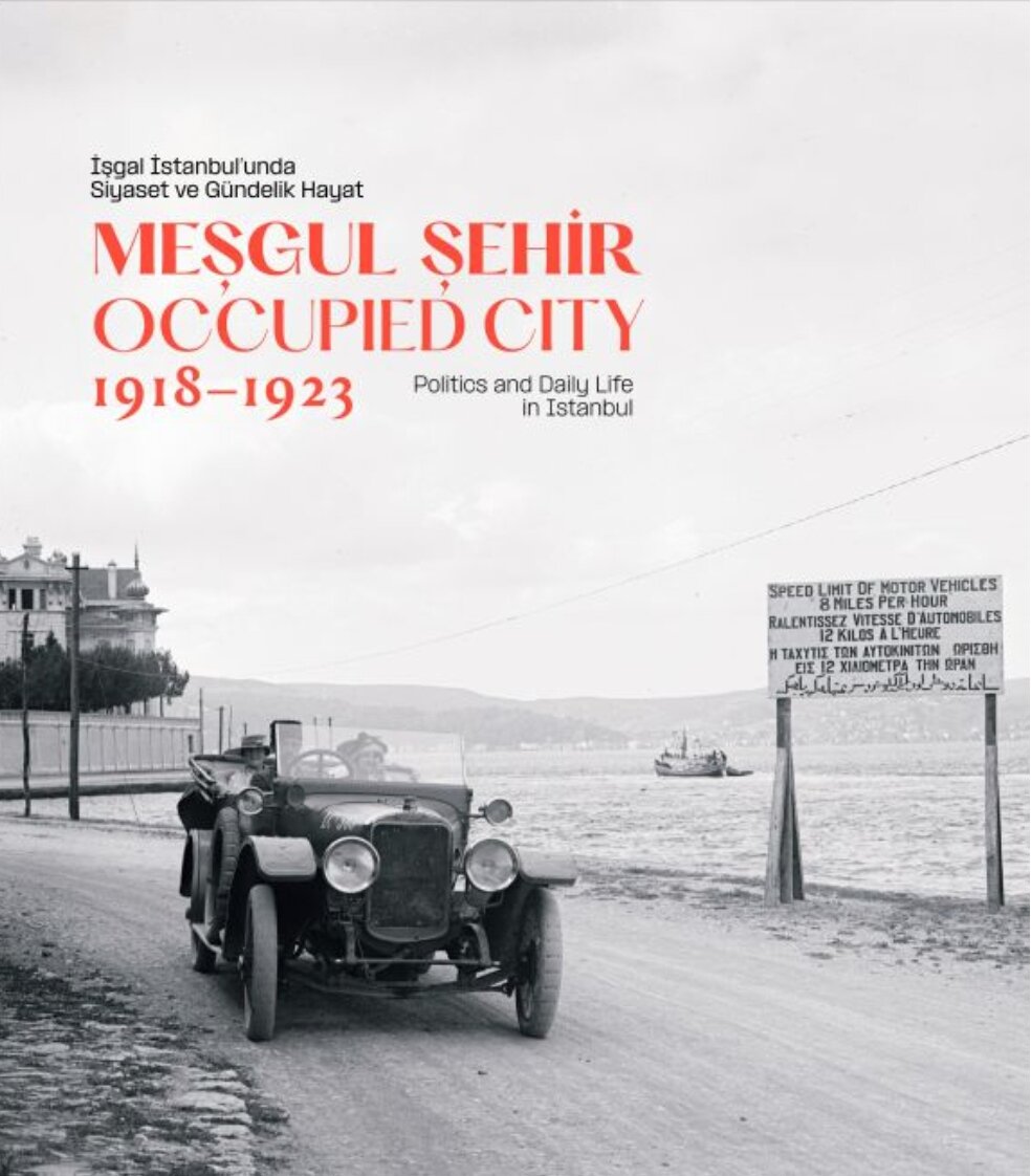 Фото, которой открывается выставка 