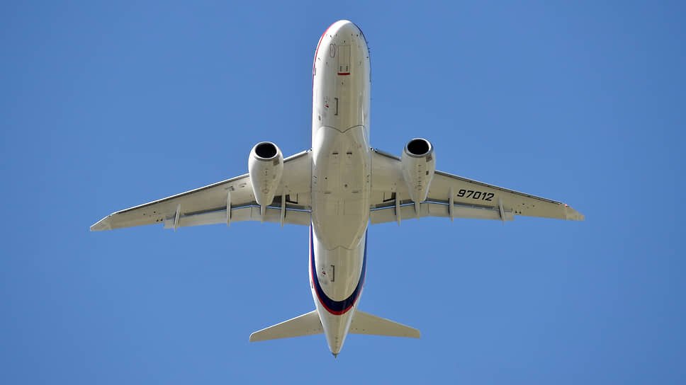 Фото: Петр Кассин / Коммерсантъ📷"Сухой Суперджет" SSJ100