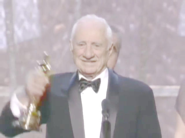Элиа Казан при получении премии Оскар. 1999 год.