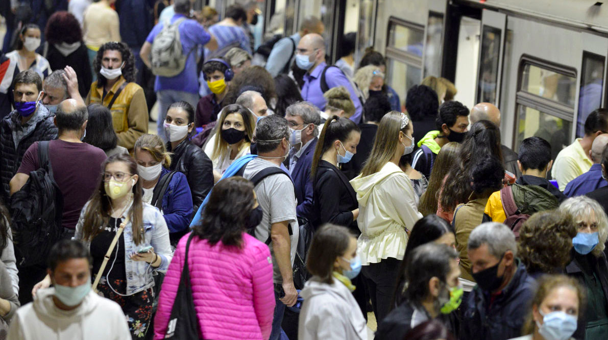 "Социальная дистанция" в метро