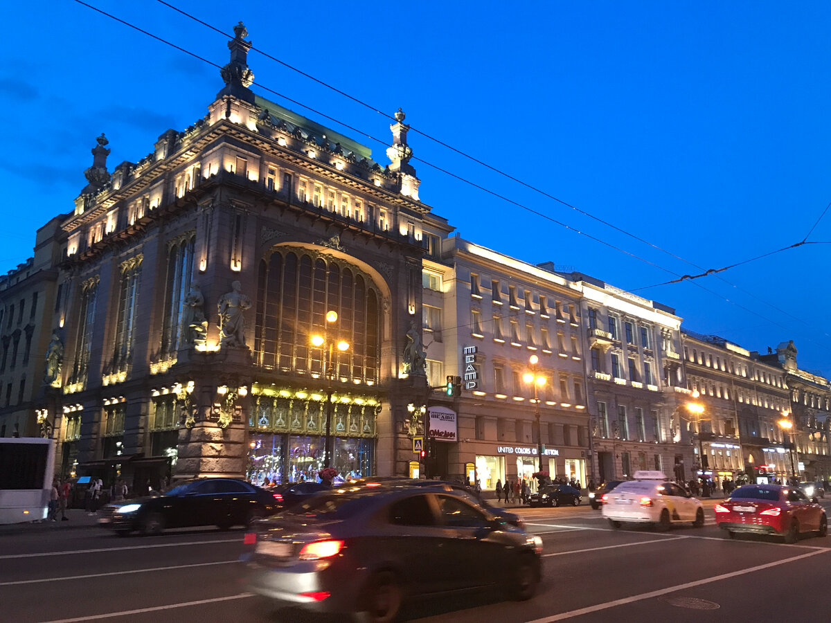 Невский проспект в Петербурге, декабрь 2020