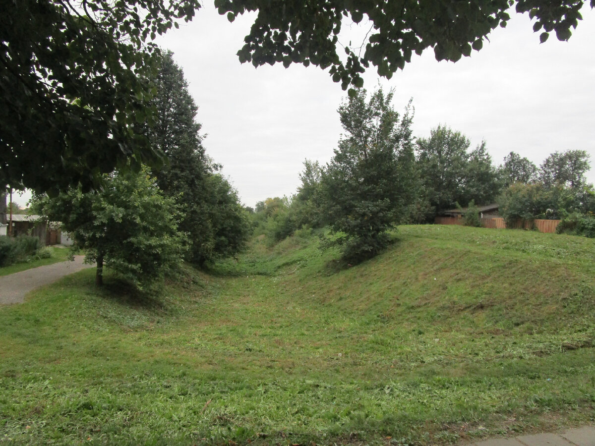 Суздаль. Валы и рвы Окольного города.