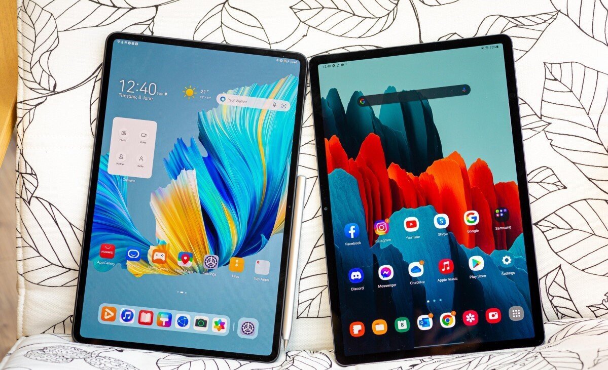 MatePad Pro 12.6 (слева) рядом с Samsung Galaxy Tab S7 + (справа). Фото: gsmarena.com