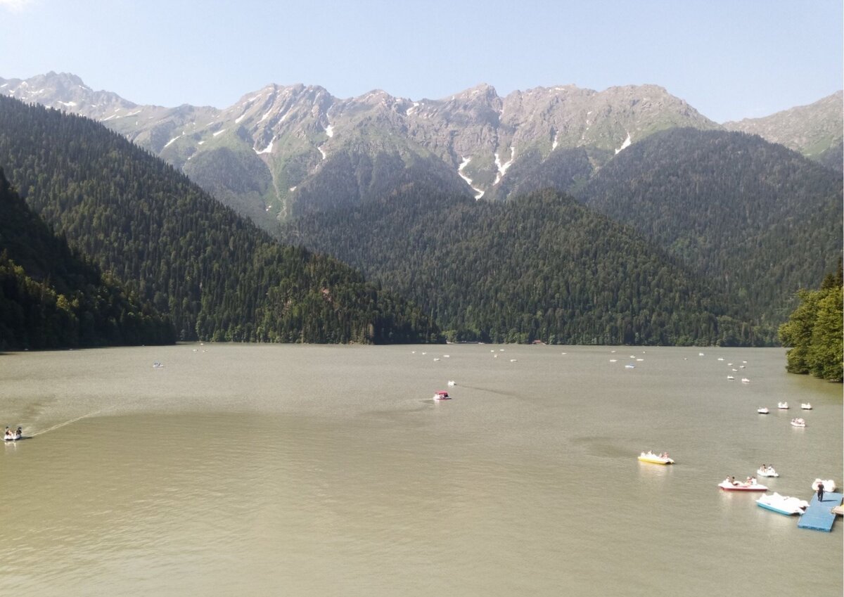 Озеро Рица в июне 2021