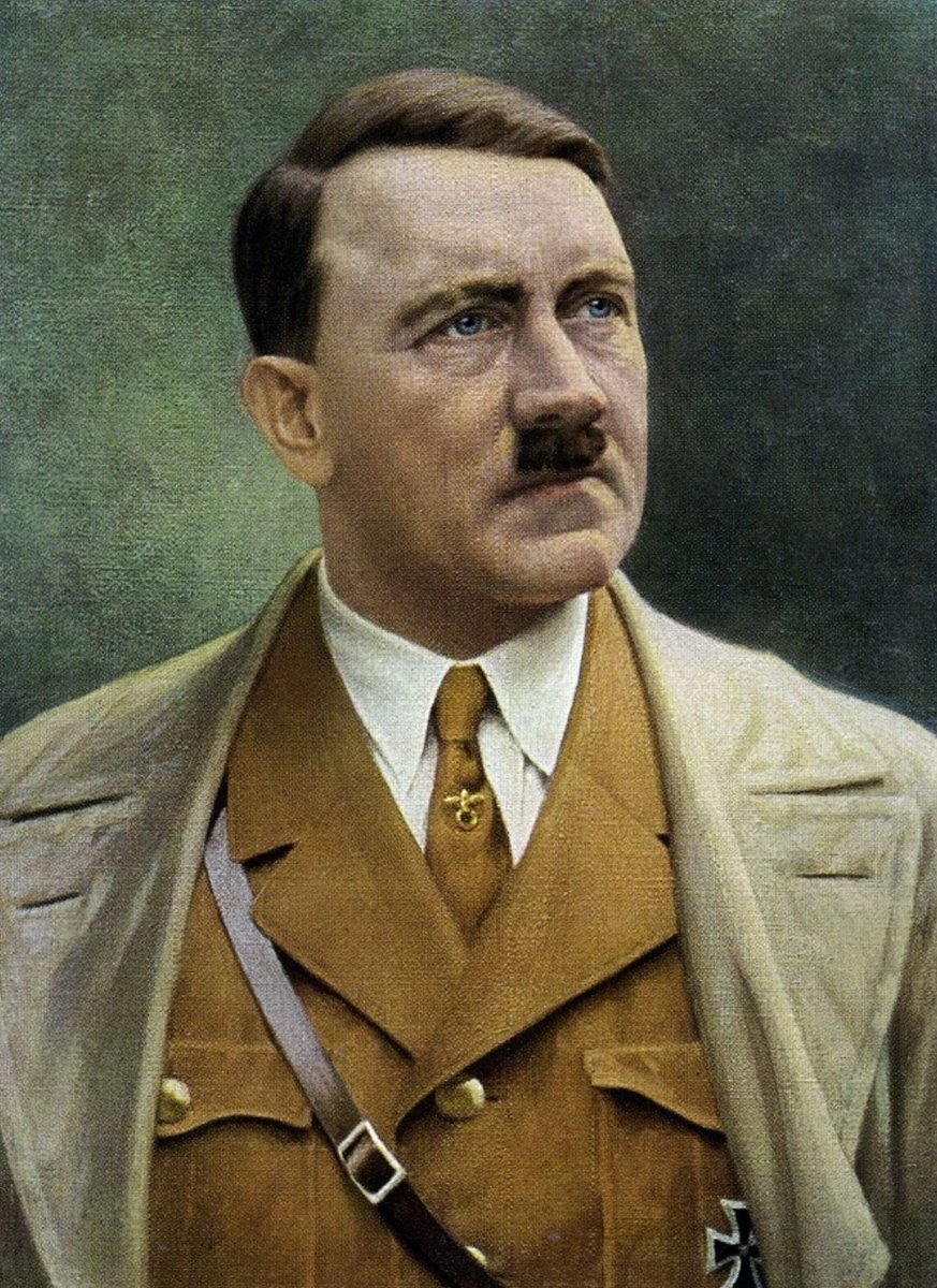 у гитлера день рождения