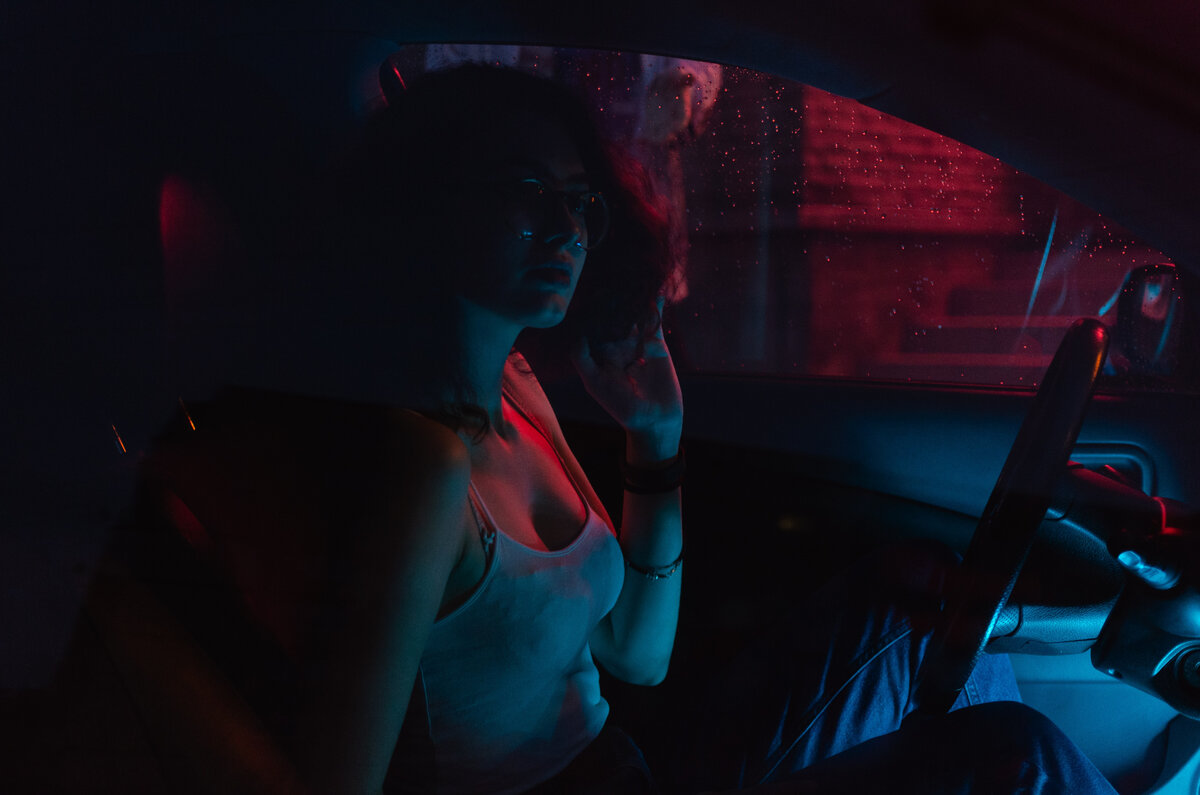 "С ней что-то не так", Екатерина Широкова. Фото alexey turenkov Unsplash