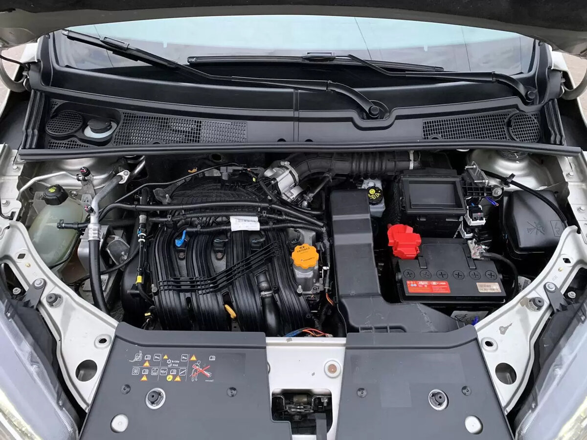 Подкапотка новой Лады (фото с авито.ру)