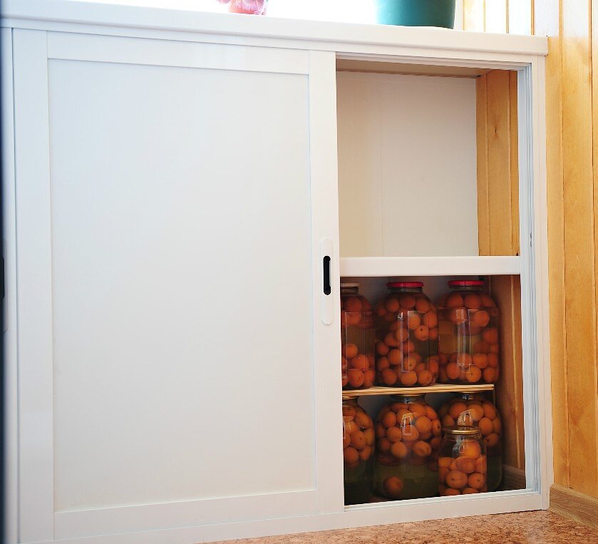 Шкафы для хранения консервации. Полки для консервации. Холодильник для хранения закруток. Шкафы для хранения заготовок. Шкаф для заготовок на зиму.