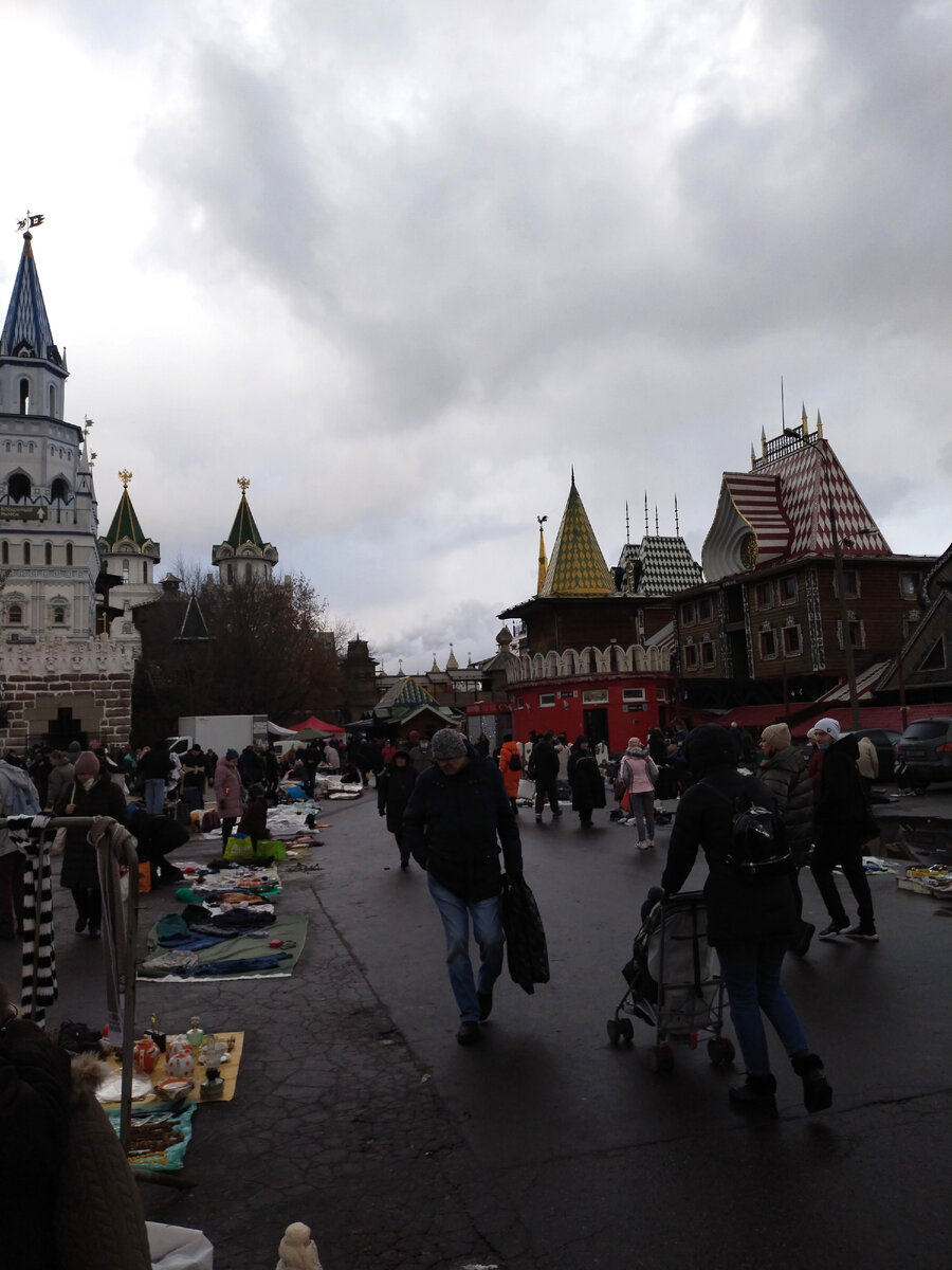 Блошиный рынок в Измайлово. Все фото автора.