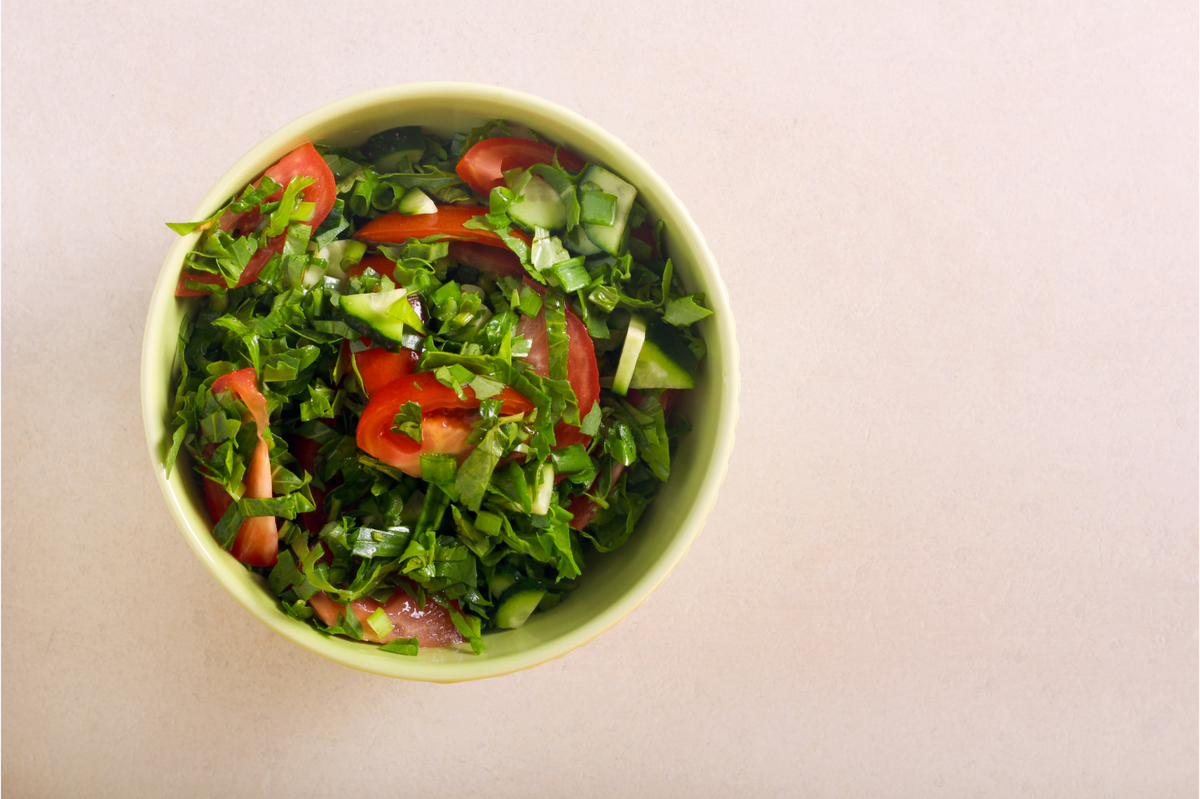 20 заправок, которые улучшат вкус любого салата
