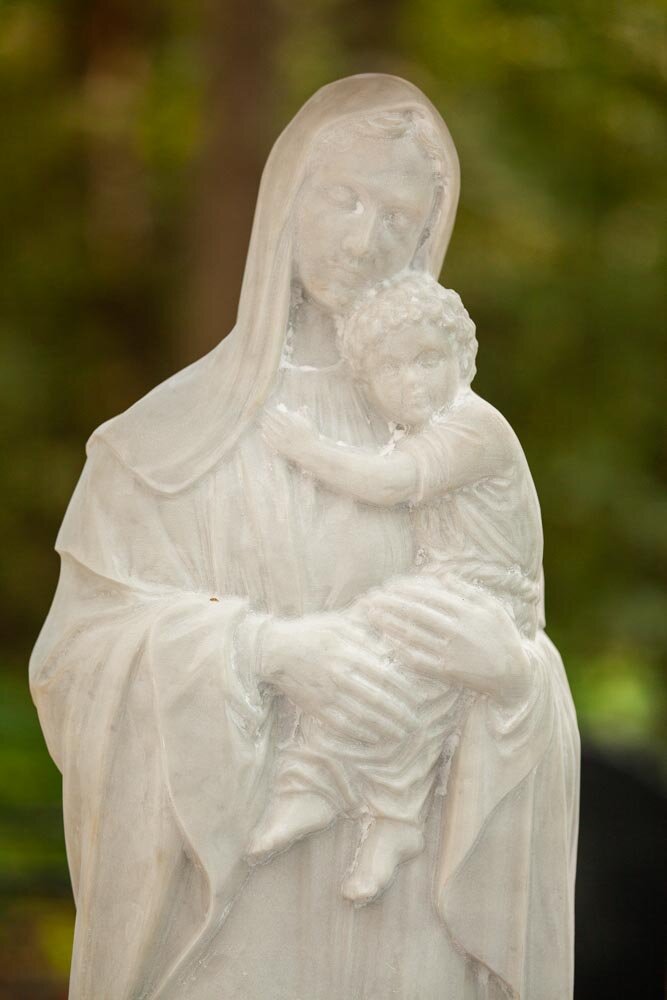 Статуя из мрамора