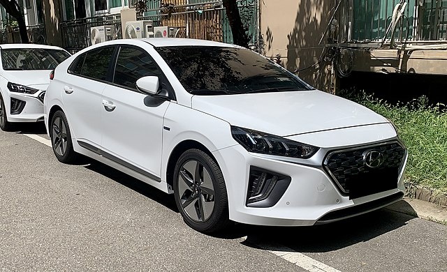 Hyundai Ioniq Hybrid                                                                By Benespit - Own work, CC BY-SA 4.0, https://commons.wikimedia.org/w/index.php?curid=109482684