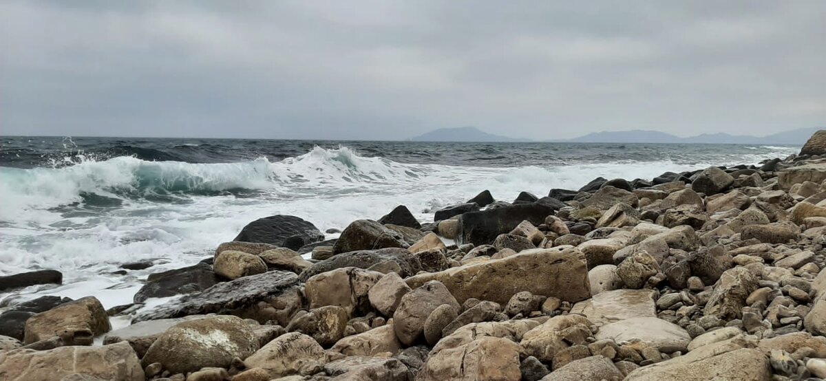 Всем привет дорогие друзья, хочу вам показать дикий пляж в направлении к мысу Ильи.