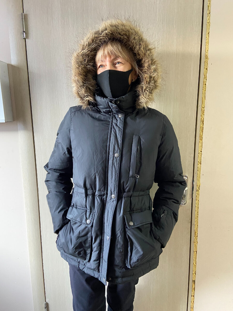 Пуховик DKNY размер M цена 750 рублей