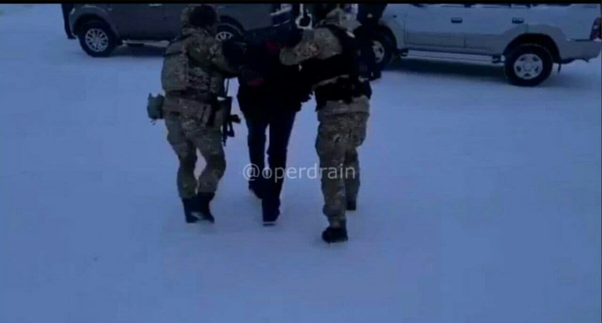 Скриншот телеграм-канала "Опер слил": Кадры задержания подозреваемого в преступлении 