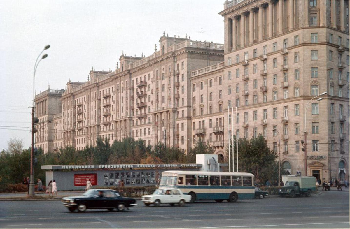 Кутузовский дом 6. Кутузовский проспект 1974. Кутузовский проспект 1960. Кутузовский проспект 1970. Кутузовский проспект 1960 годы.