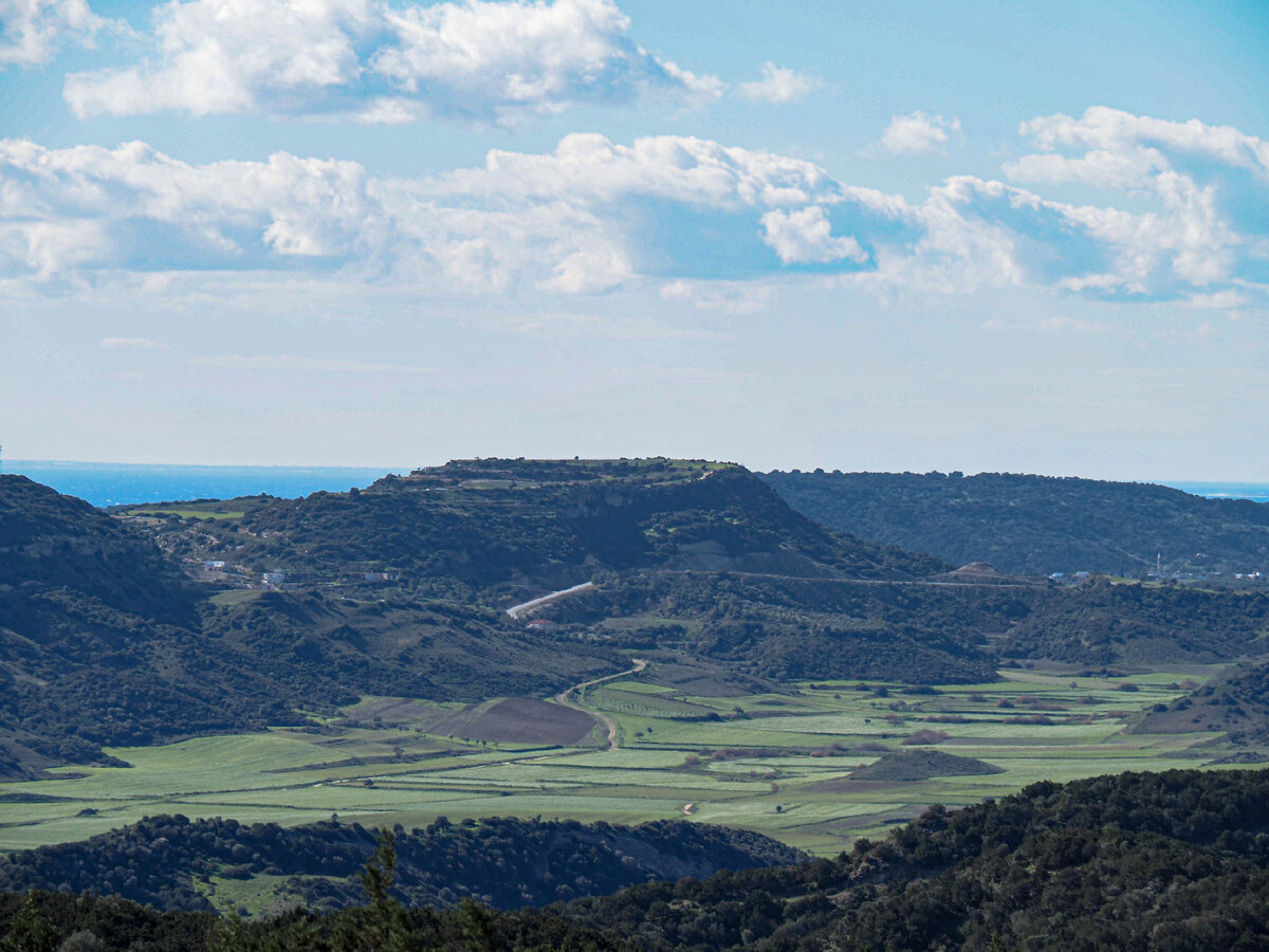 Карпасские горы в центральной части полуострова