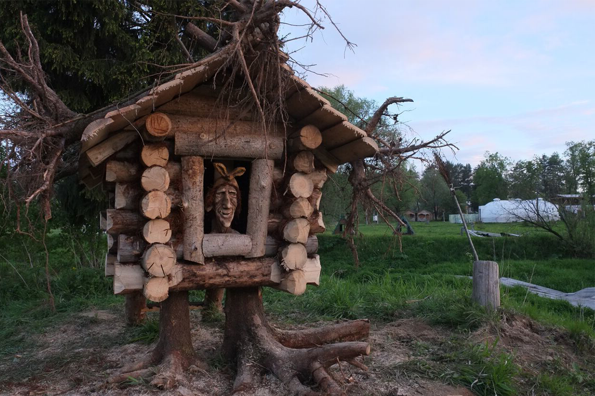 Баба яга в избушке на курьих ножках картинки