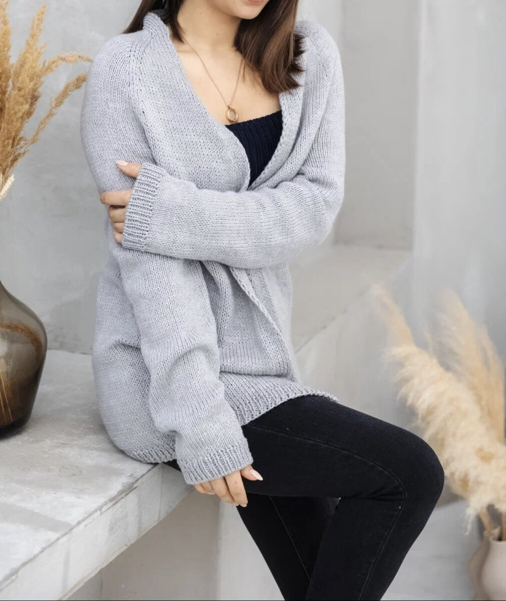 Здравствуйте дорогие рукодельницы 🌸 Представляю вам описание базового  кардигана спицами.