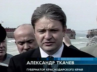 Дядя Саша на строительстве дамбы на остров Тузла 2003 год