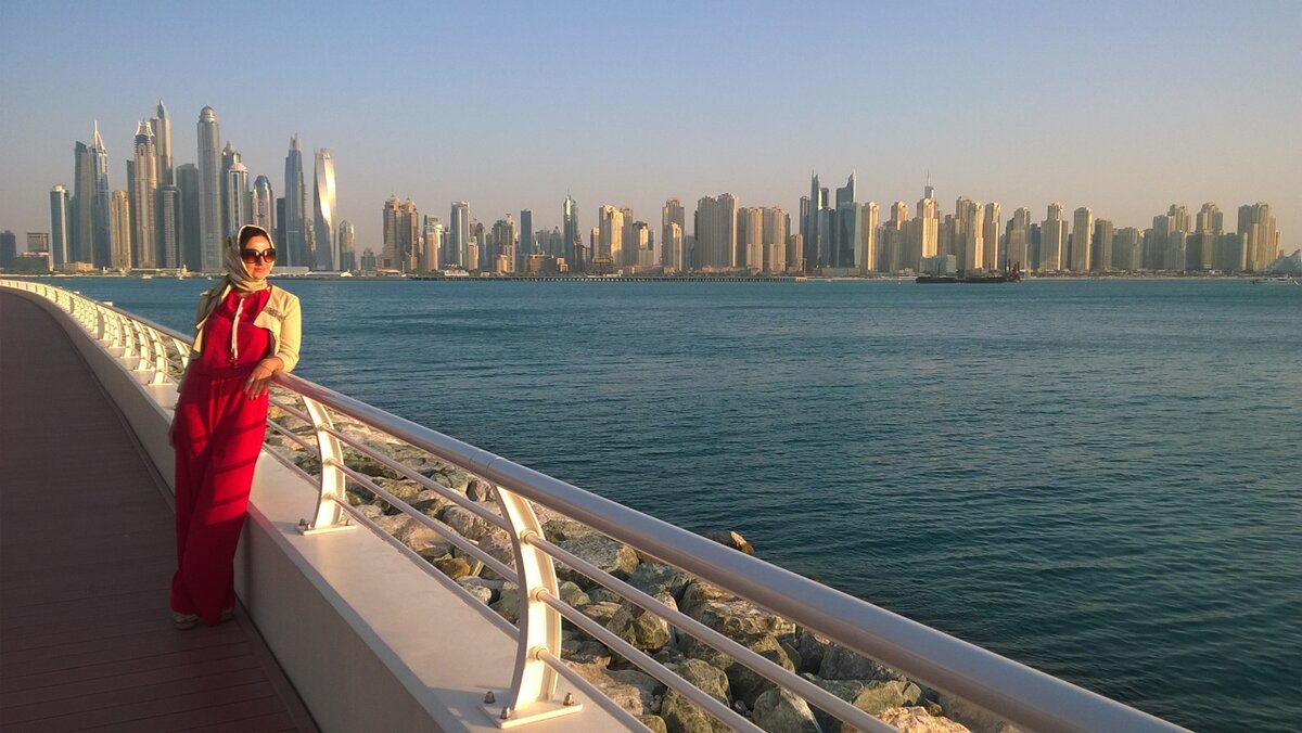 Модель нашли в дубае фото. Звезды в Дубае. S23 Dubai Version. S23 Dubai Versia.