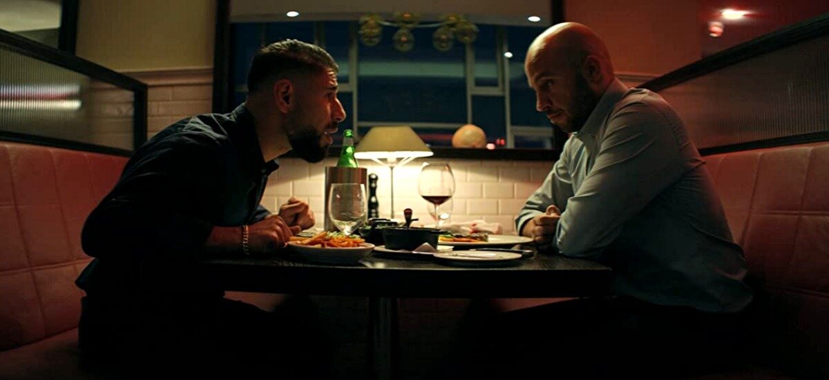 Обычное дело: два в меру горячих датских джигита за бокальчиком вина выясняют кто же из них "более матери-истории ценен".