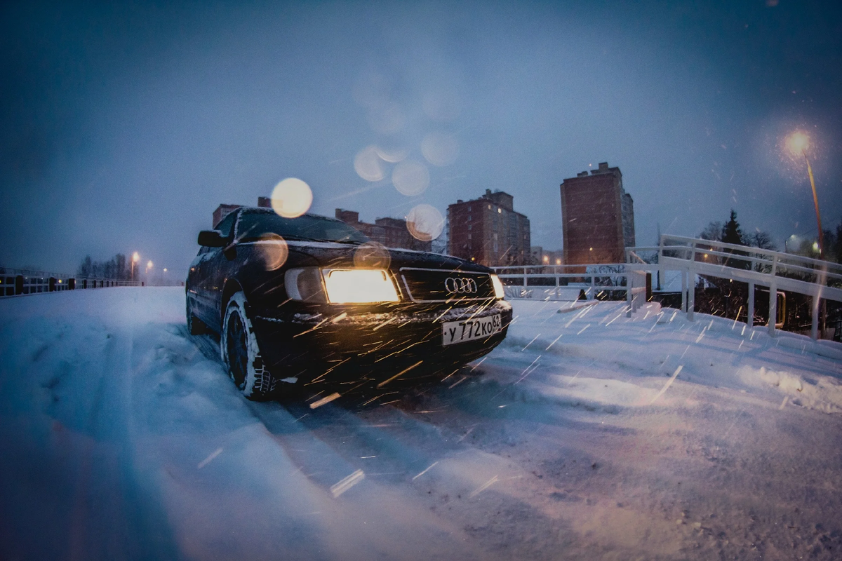 Ауди 100 с фарами под обычный галоген