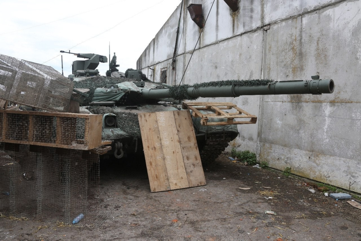 Операция военные танки. Танк т-90м прорыв на Украине. Подбитый т-90м. Т-90м прорыв на Украине подбит. Т90м прорыв подбитый.