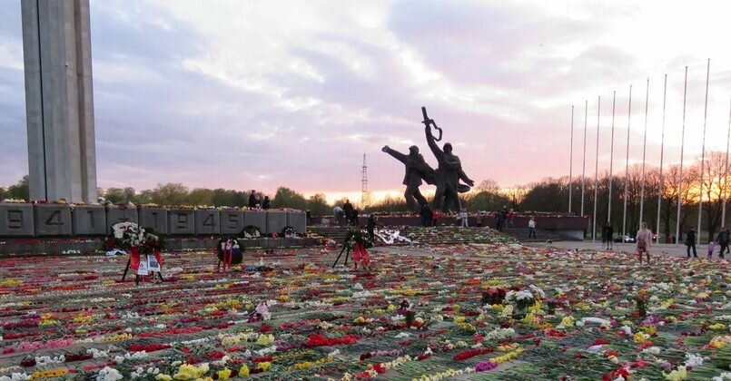 Мемориал советским воинам-освободителям в Риге.