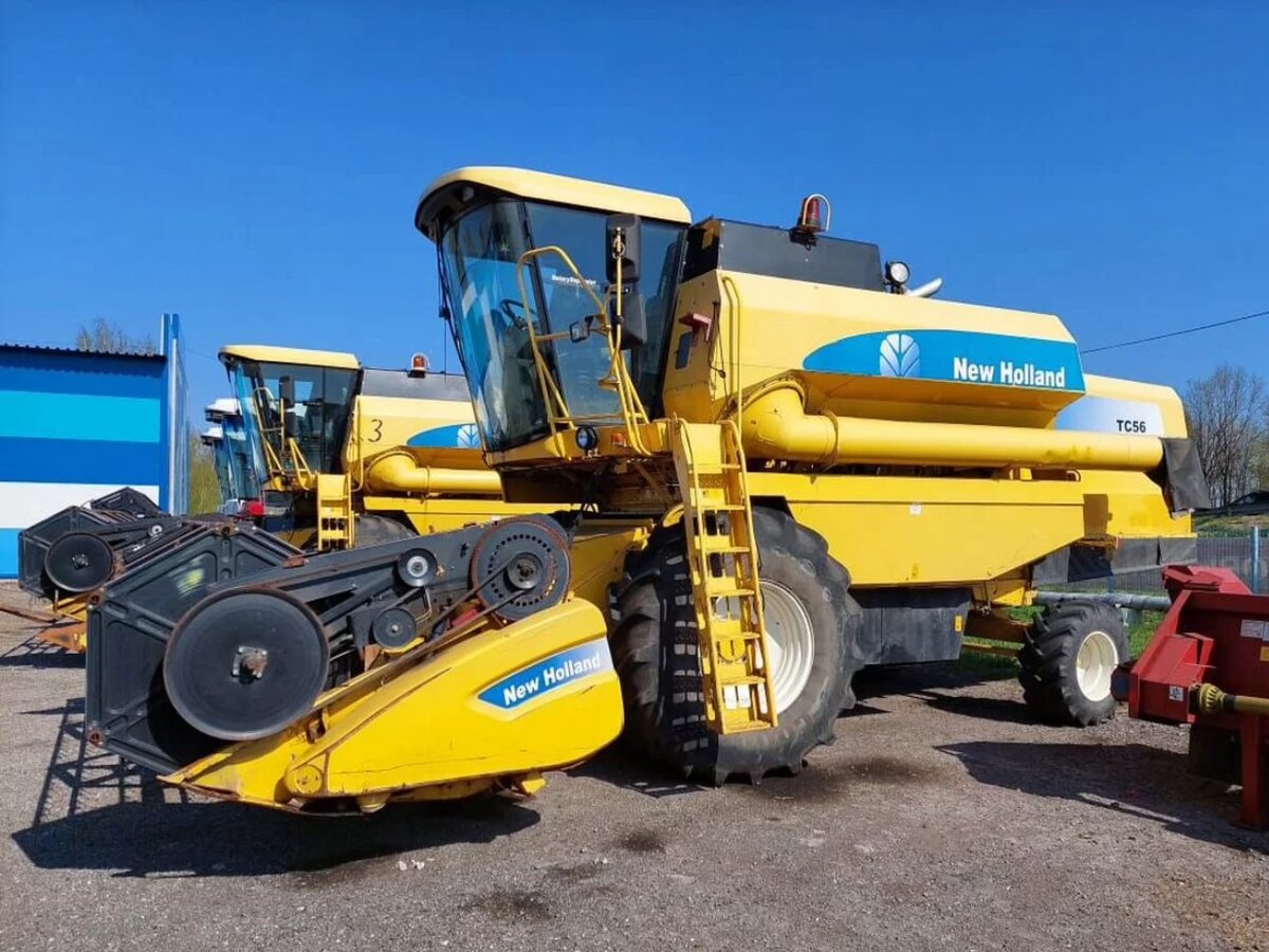 Зерноуборочный комбайн New Holland TC56, 2007 г.в. в комплекте с зерновой жаткой от компании "БМ Техника" 