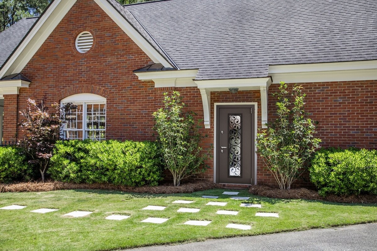 Металлическая входная дверь Snegir 55 с полимерным порошковым покрытием Черный муар металлик