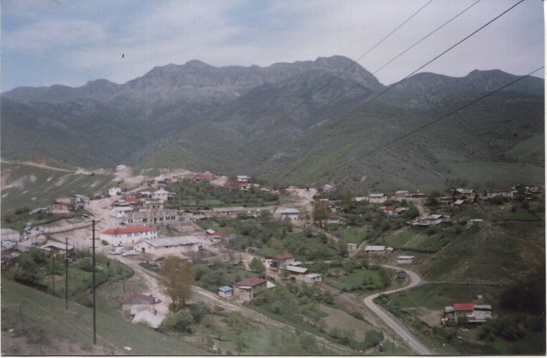 Село Егцаог Шушинского района НКР. За хребтом, что  на заднем плане, расположен Бердзор-Лачин.