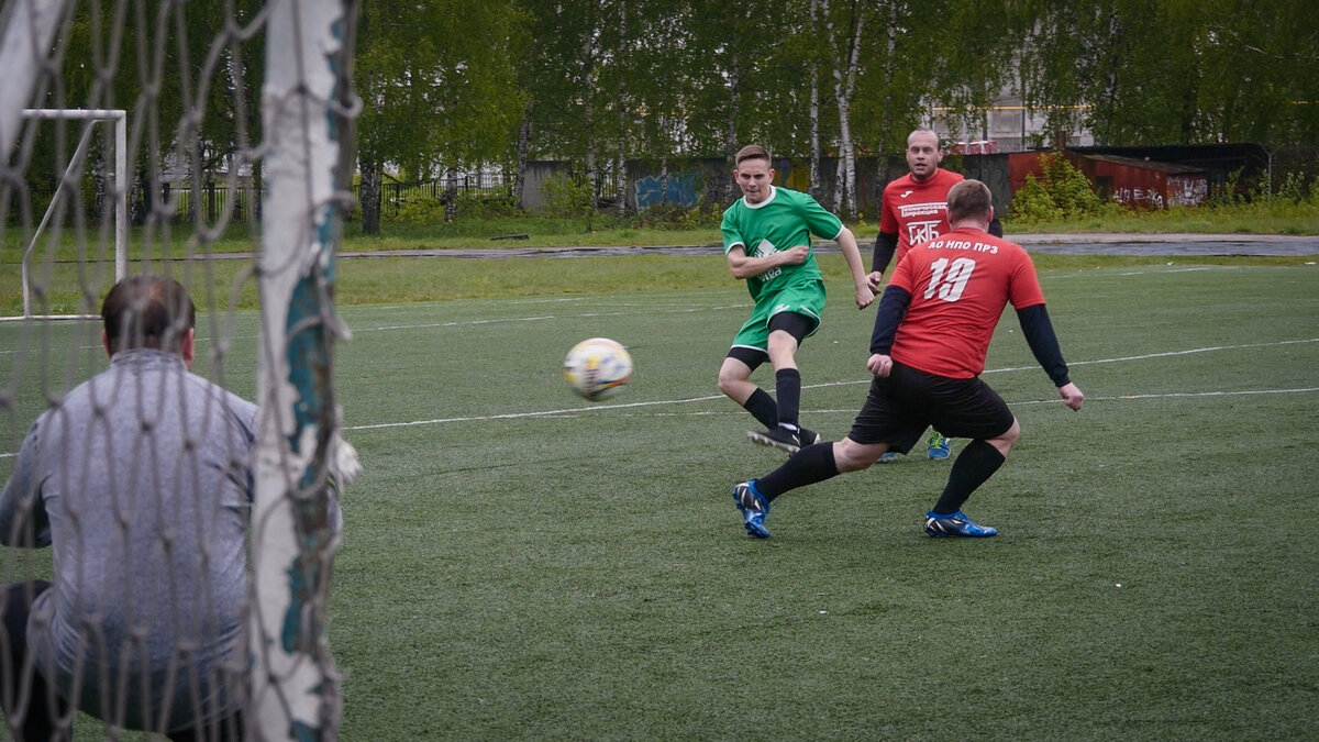 Хорошим футболистам дождь не помеха.