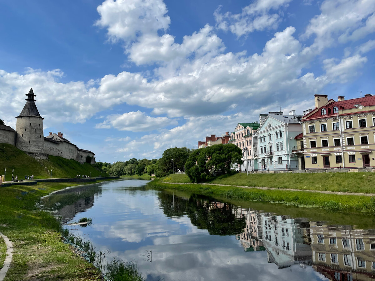 Справа - Советская/Американская набережная. 