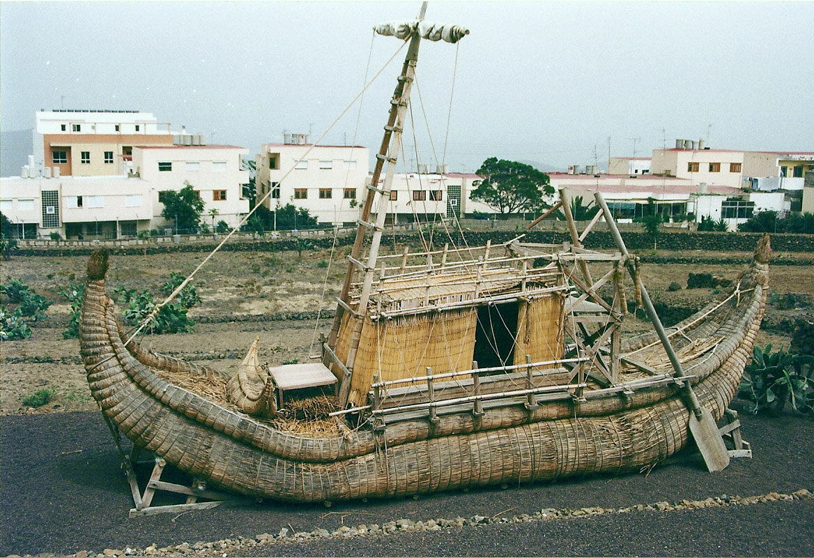 Копия папирусной лодки «Ра-2», которую использовал Тур Хейердал для своего плавания 