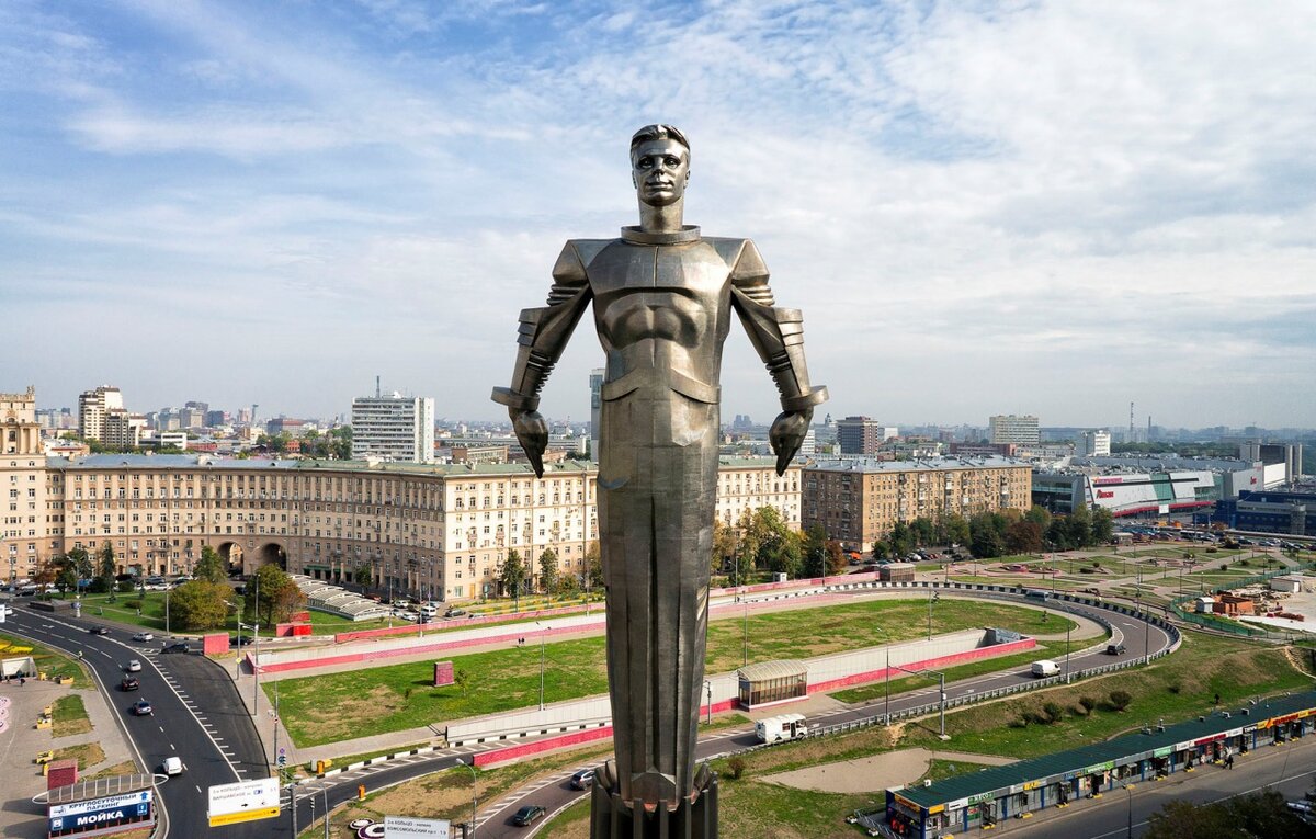 Известные статуи россии