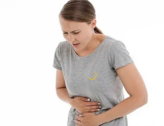 Признаки и причина боли в животе