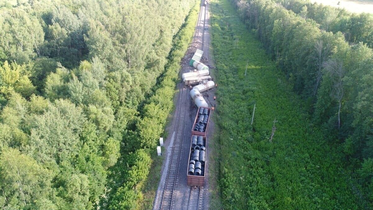    На месте схода 12 вагонов грузового состава в Тульской области © Фото : пресс-служба Западного межрегионального следственного управления на транспорте СК РФ