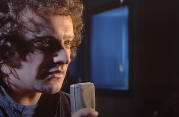 Фото из клипа Foreigner - I Want To Know What Love Is. 