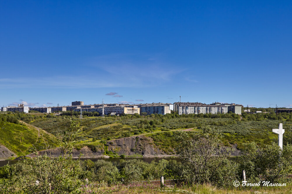 Вид на город Воркута с противоположного берега реки "Воркута"