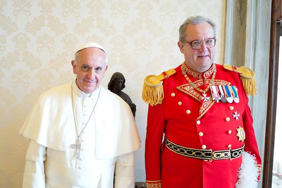 Папа римский Франциск и Фестинг, великий магистр.