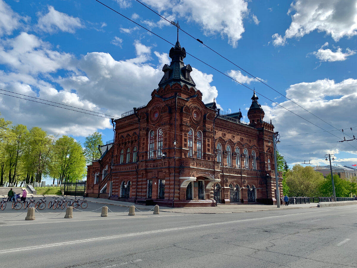 Ветшаный (по-современному ветхий) город окружает показанный в прошлой части Печерний город, или «Кремль», с востока и севера, являясь как бы его посадом. Начну показывать этот район с Соборной площади.-2